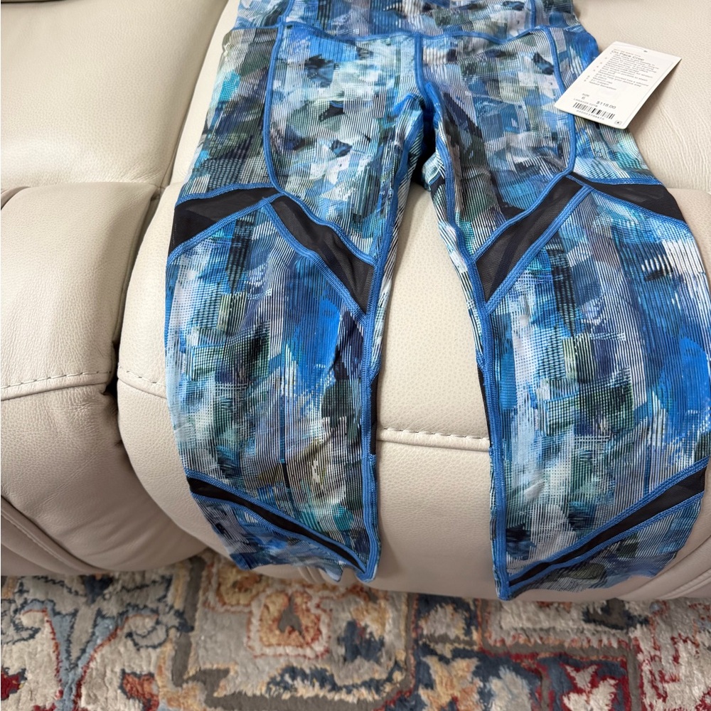 Lululemon Athletica On Pace Crop 21” NWT Blue and Black Patterned Leggings